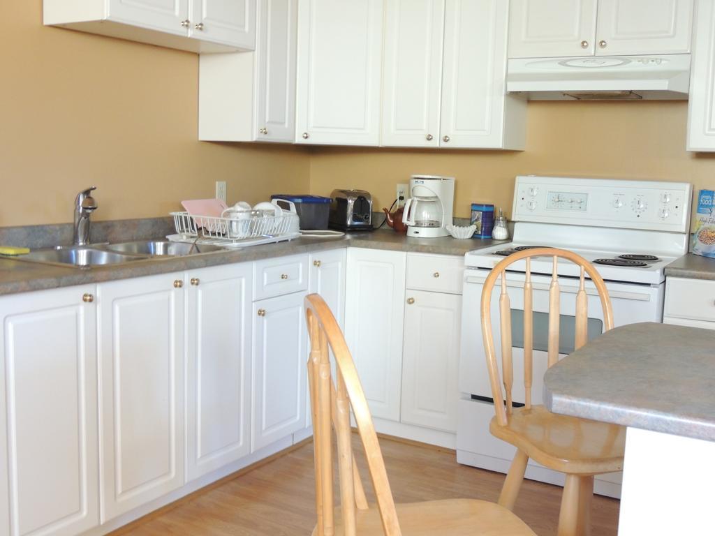 Historical Guest House Whitehorse Room photo