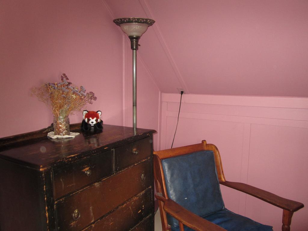 Historical Guest House Whitehorse Room photo